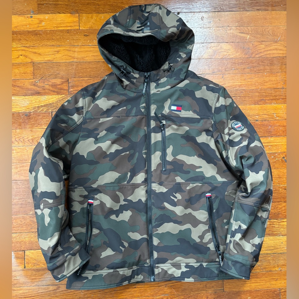 Tommy Hilfiger Men's Sherpa Lined Performance Jacket Camouflage Large NWOT